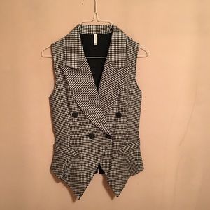 Rampage tie back vest. EUC